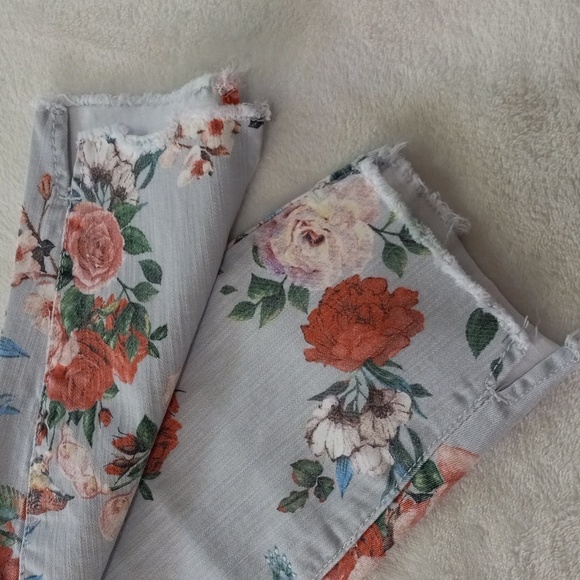Vintage America Light Blue Floral & Hummingbird Print Boho Skinny Ankle Jeans - Picture 4 of 12